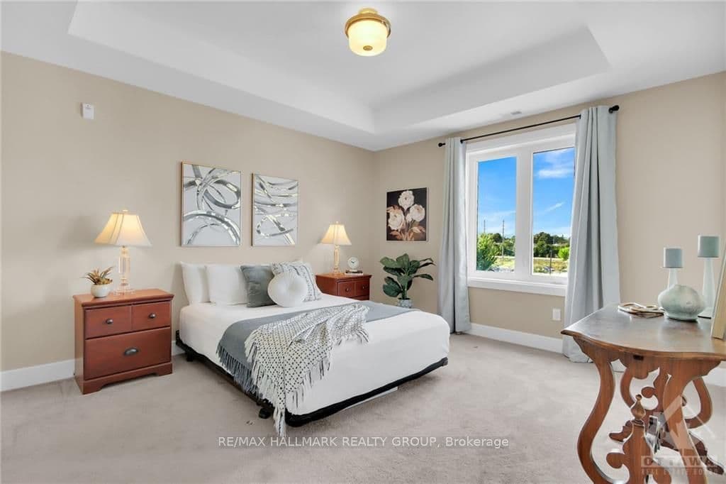 615 LONGFIELDS Drive Unit 302 photo 21
