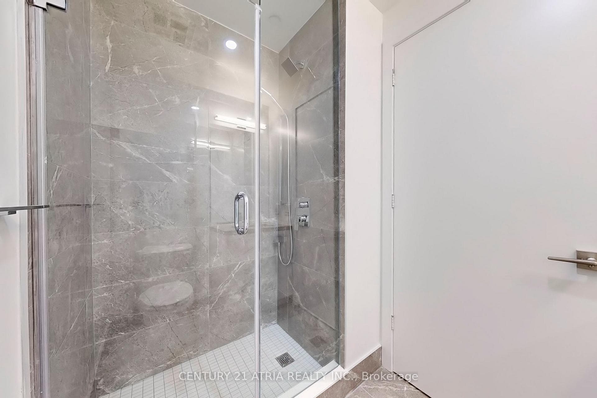 195 McCaul Street Unit 503 photo 16