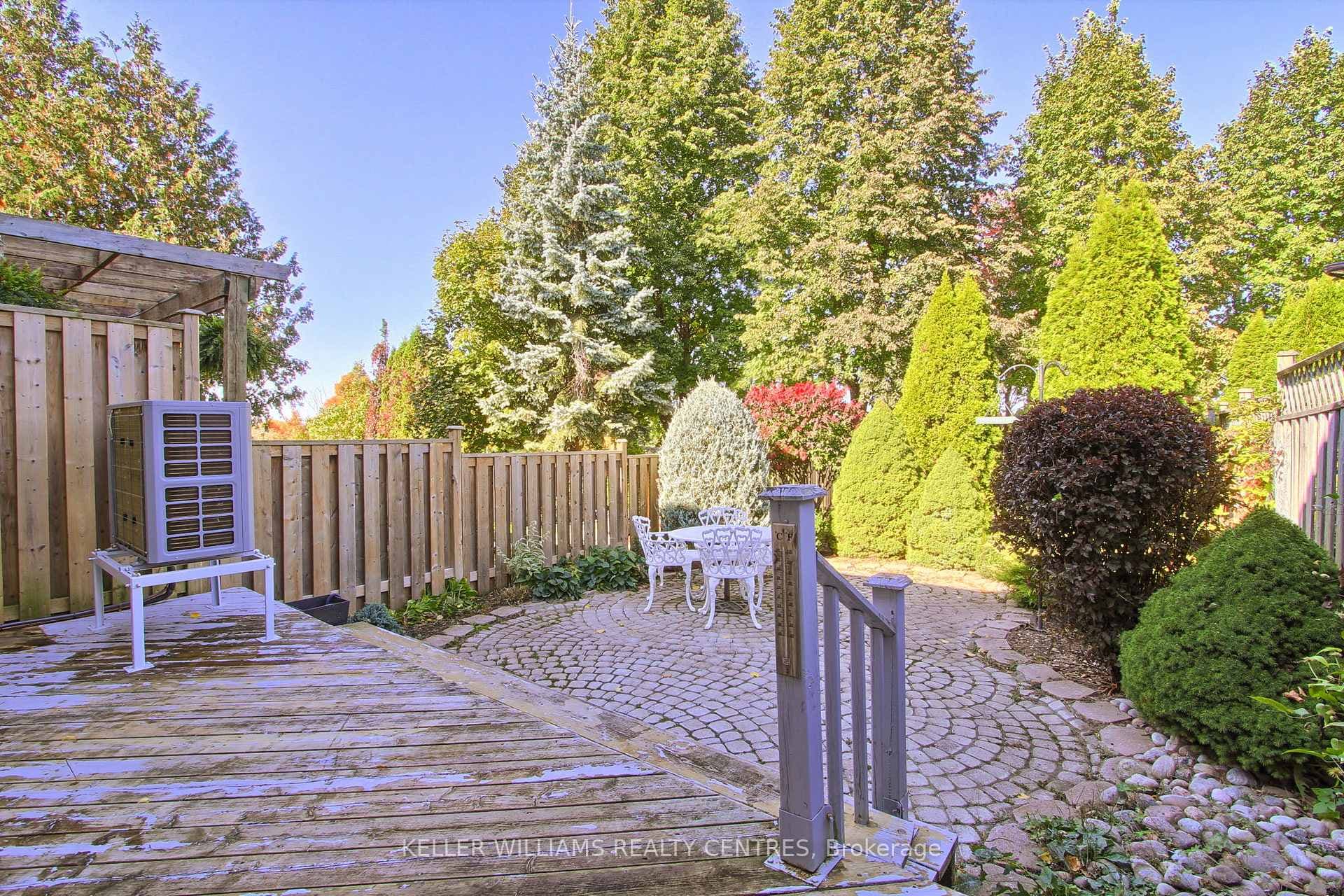 889 Clancey Crescent photo 27