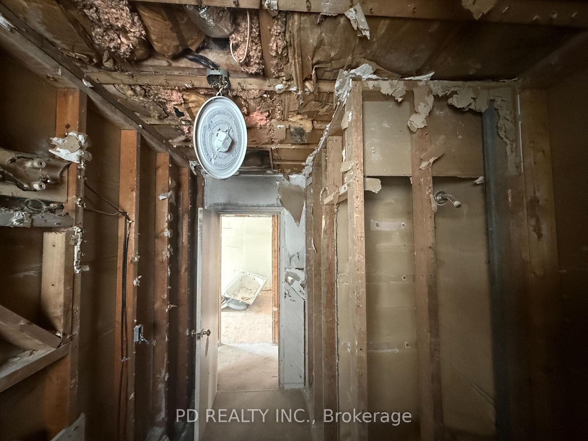 1028 Western Avenue photo 22