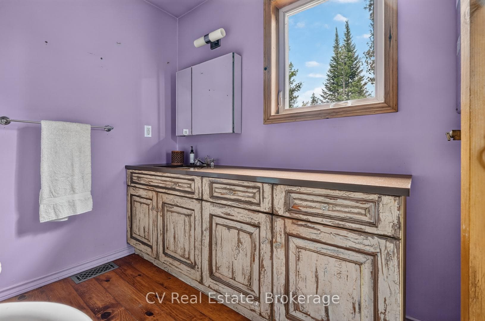 625 Chetwynd Road photo 25