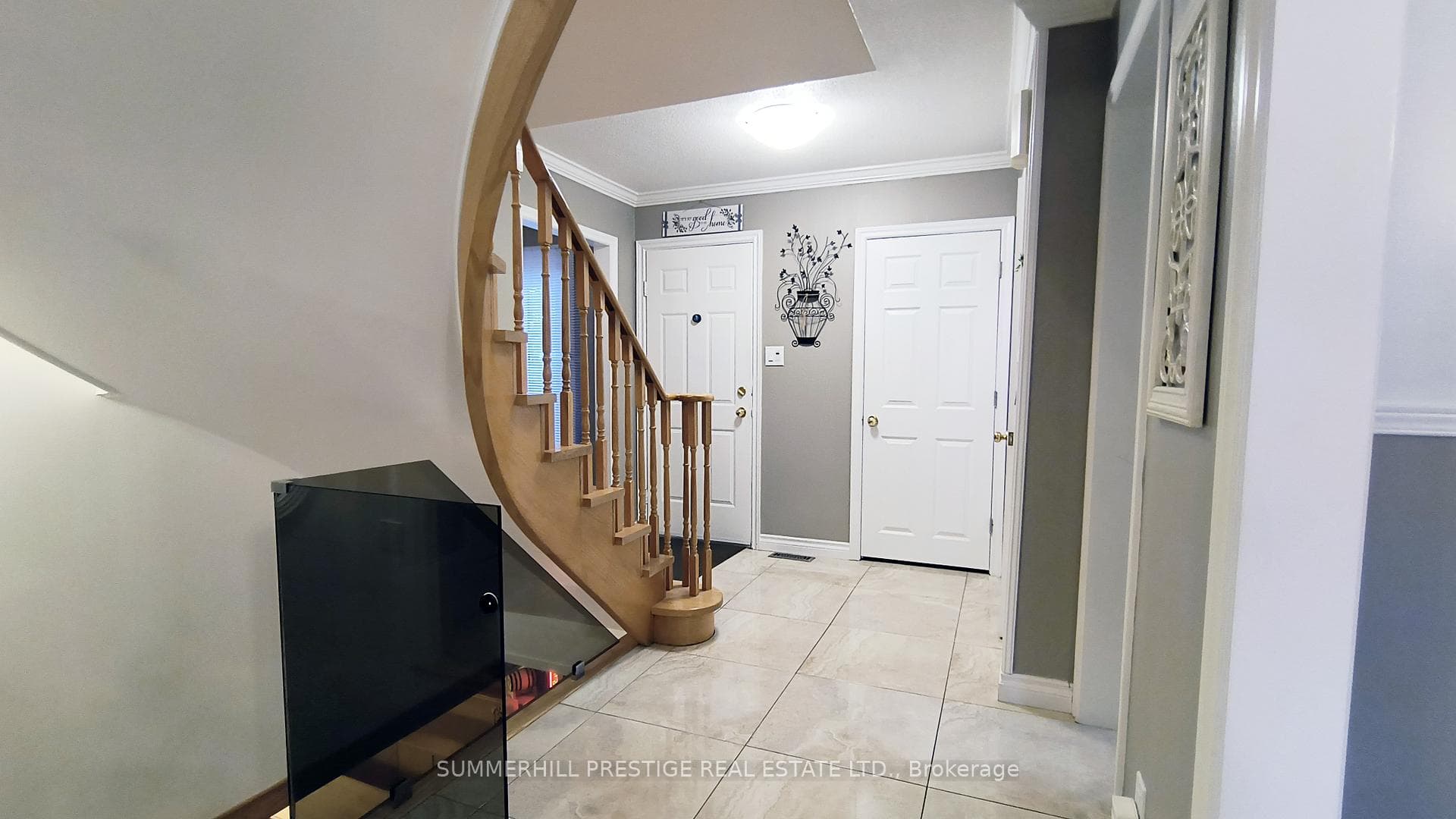 6 Gurr Crescent photo 20
