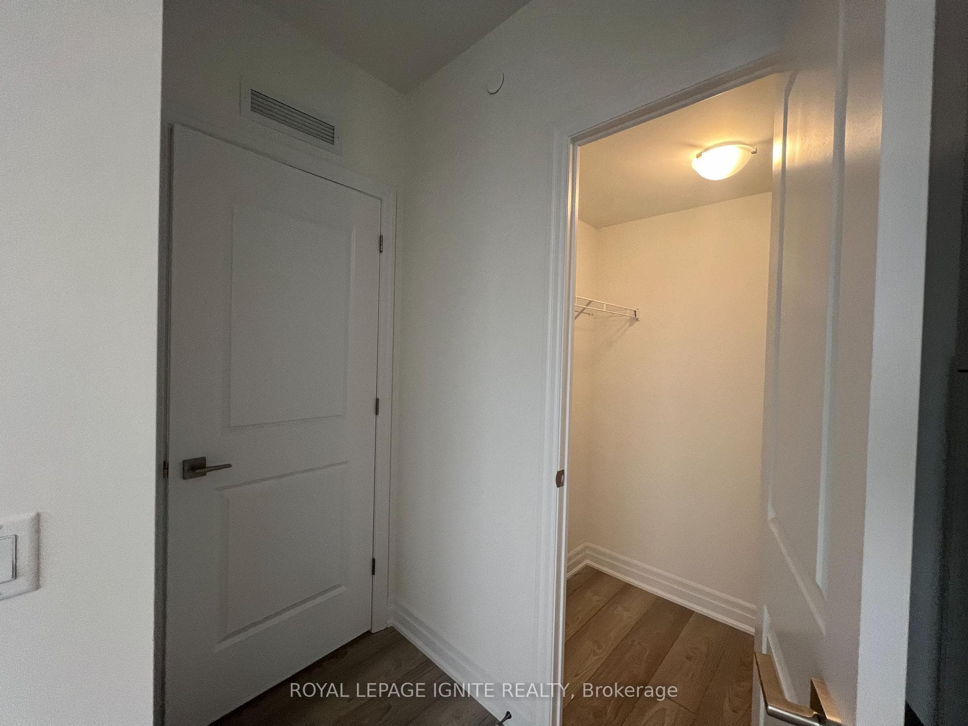 30 Elm Drive Unit 2302 photo 9