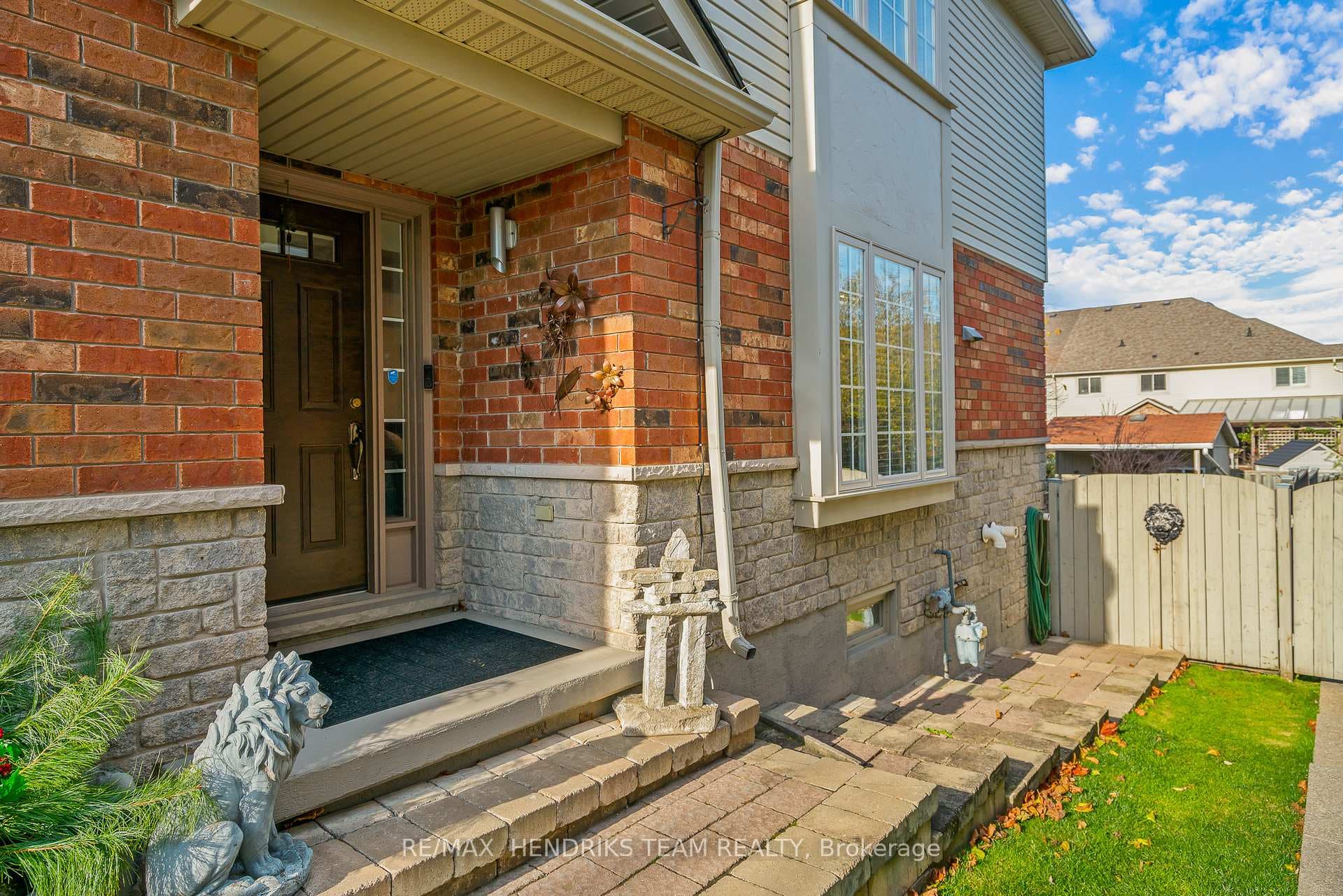 28 Elderberry Avenue photo 2