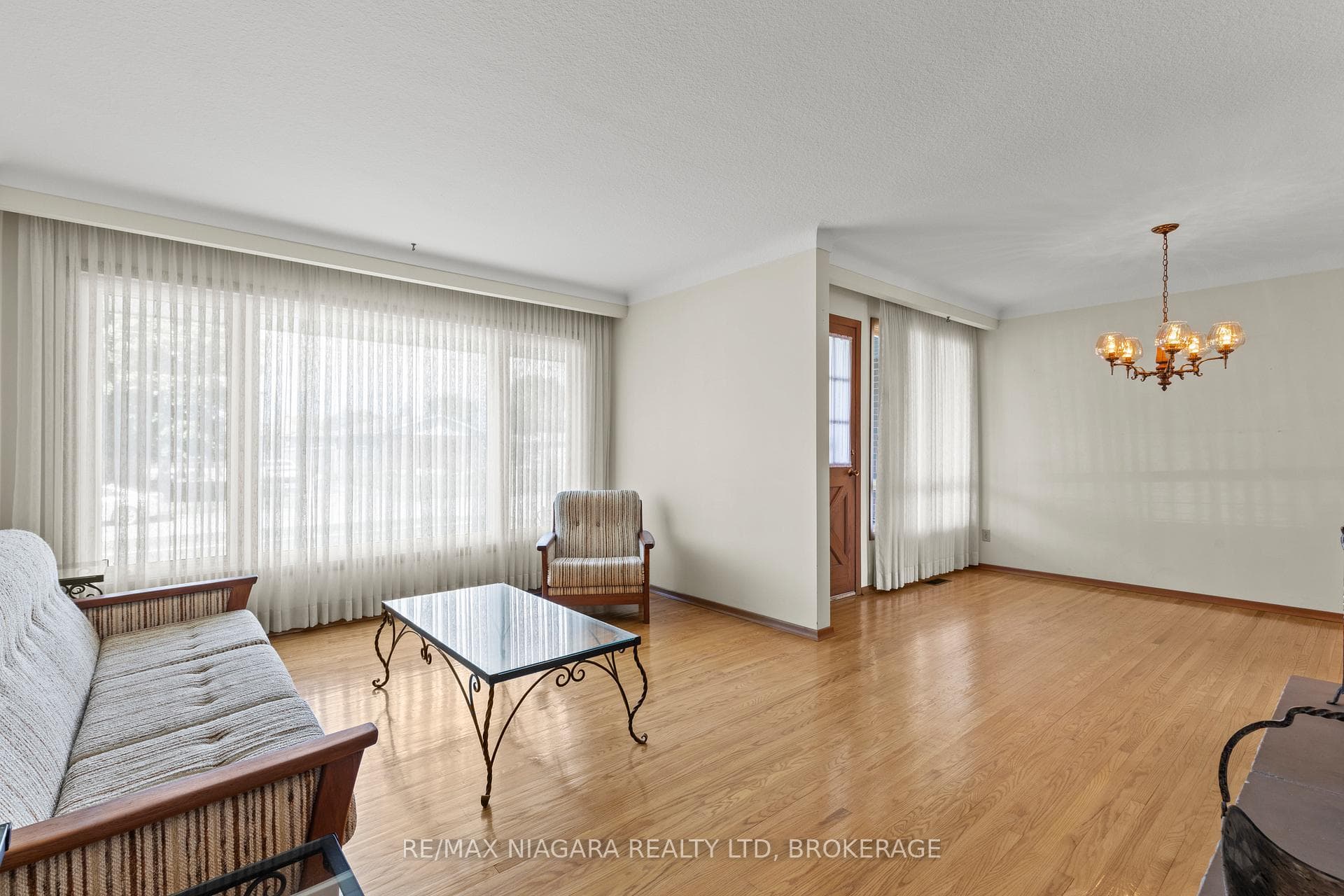 6628 Argyll Crescent photo 10