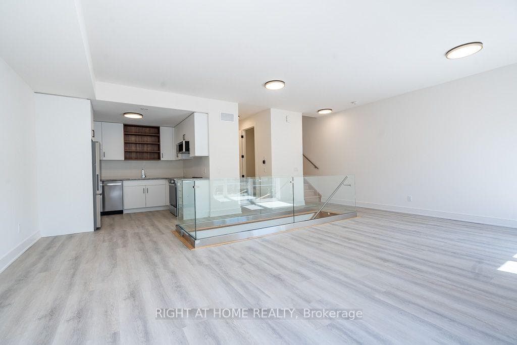 161 Everett Common photo 6