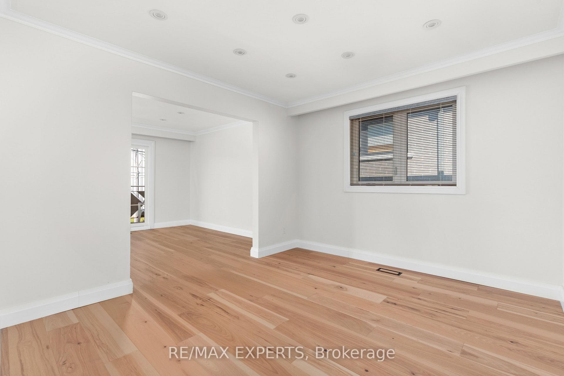 271 HARVIE Avenue Unit 3 photo 18
