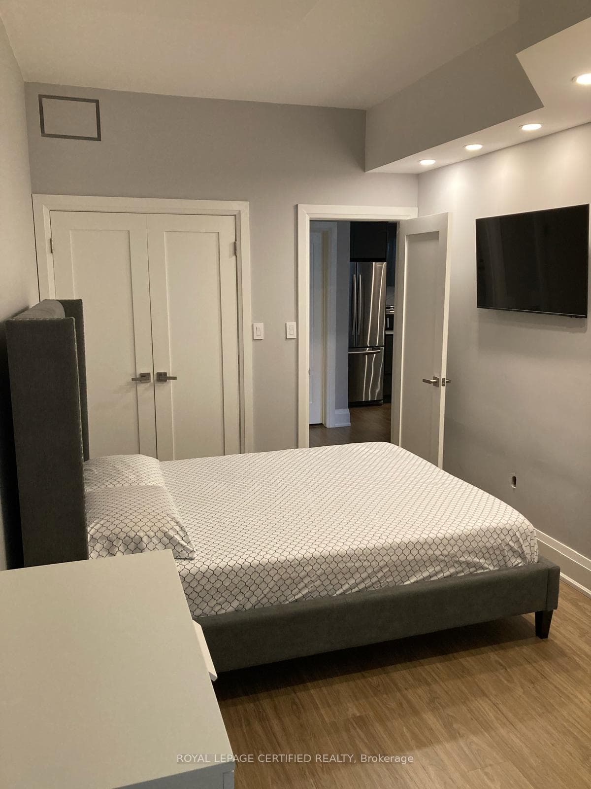 605 Shoreline Drive Unit 9 photo 4