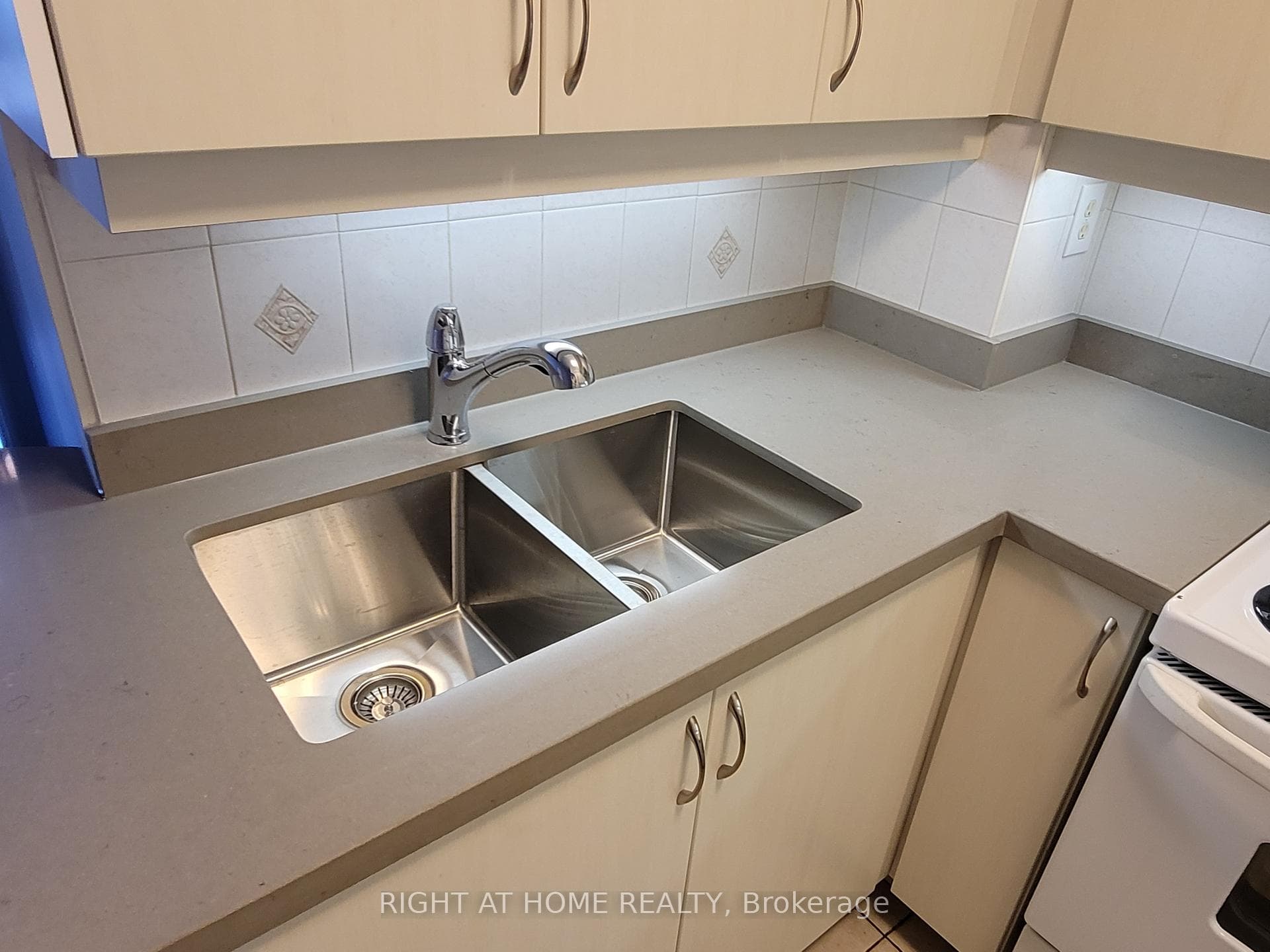 3 Rean Drive Unit 907 photo 6