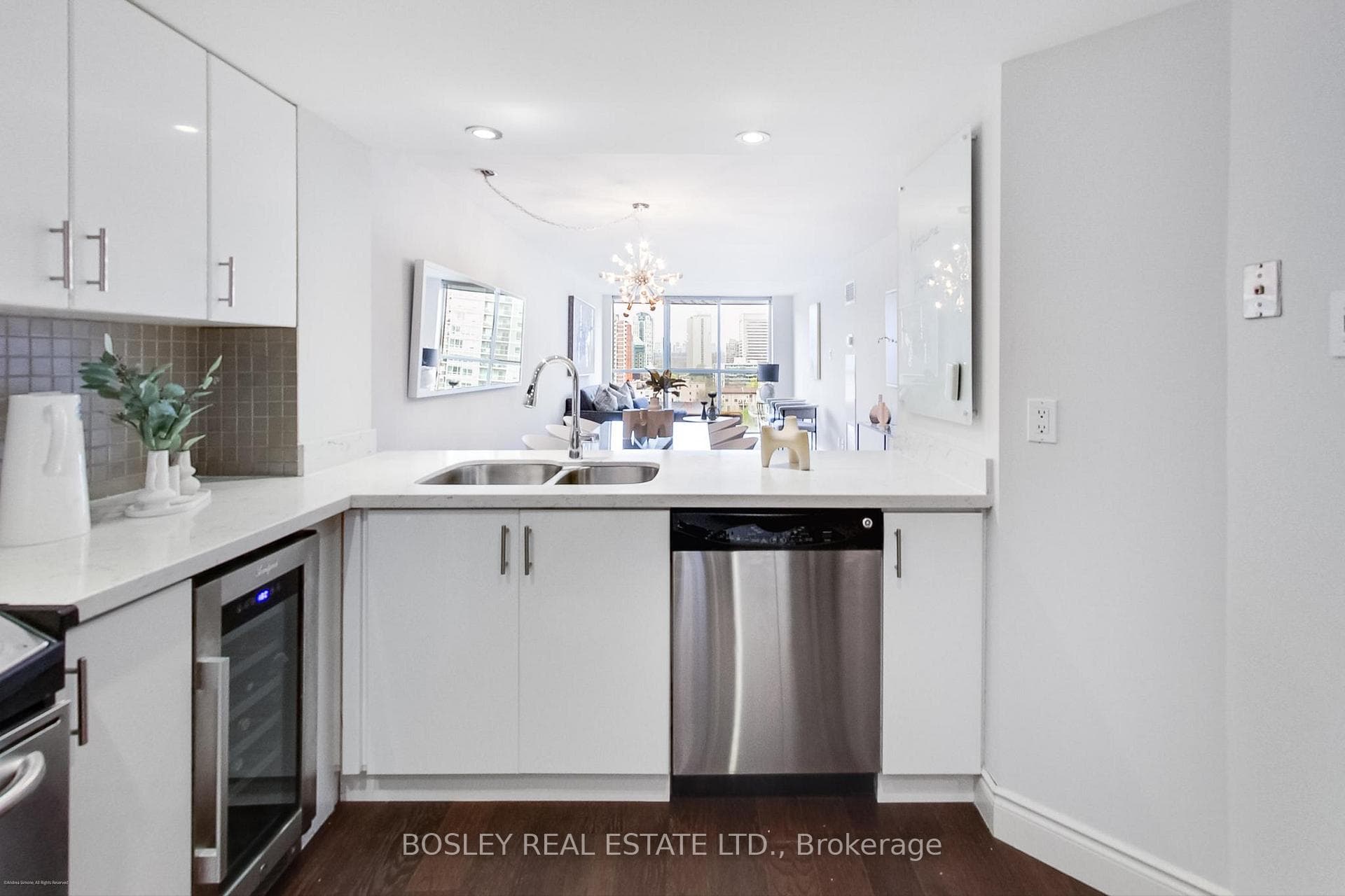 15 Maitland Place Unit 1505 photo 6