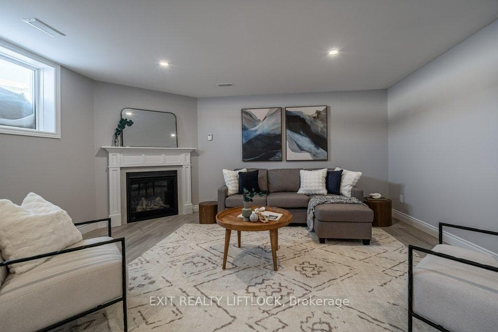 802 Steinberg Court photo 32