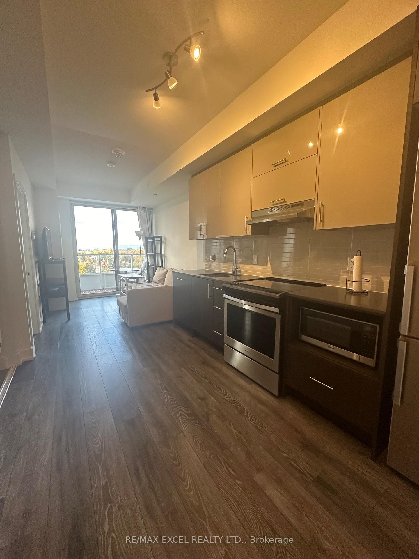 180 Fairview Mall Drive Unit 807 photo 5