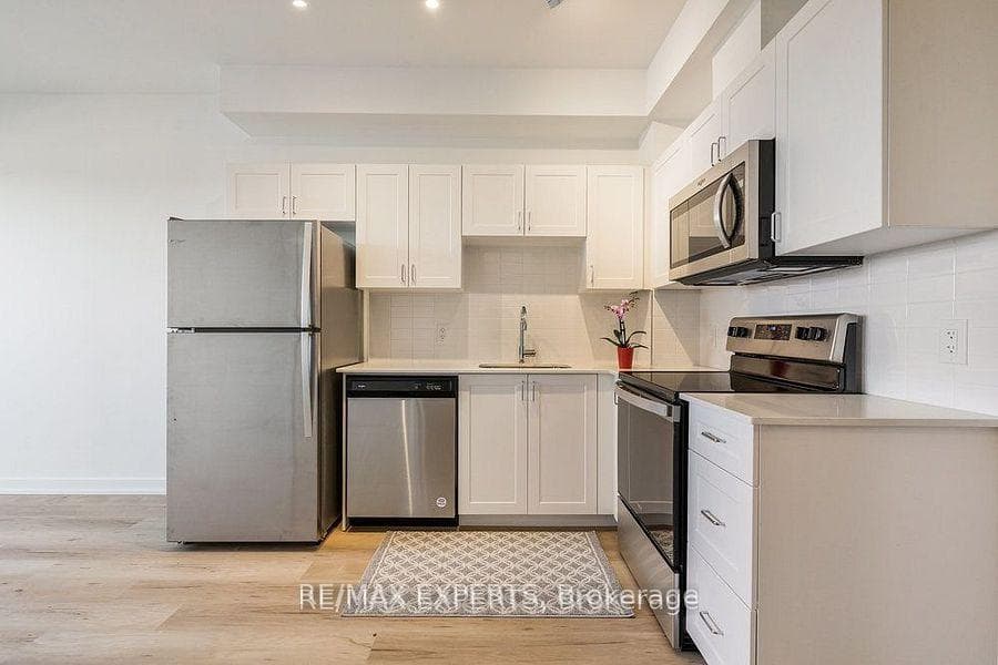 430 Essa Road Unit 218 photo 12