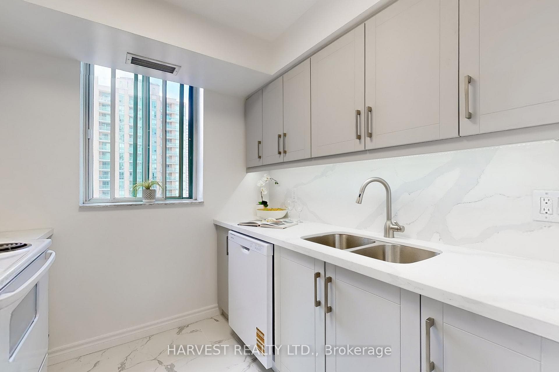 1 Pemberton Avenue Unit 908 photo 13