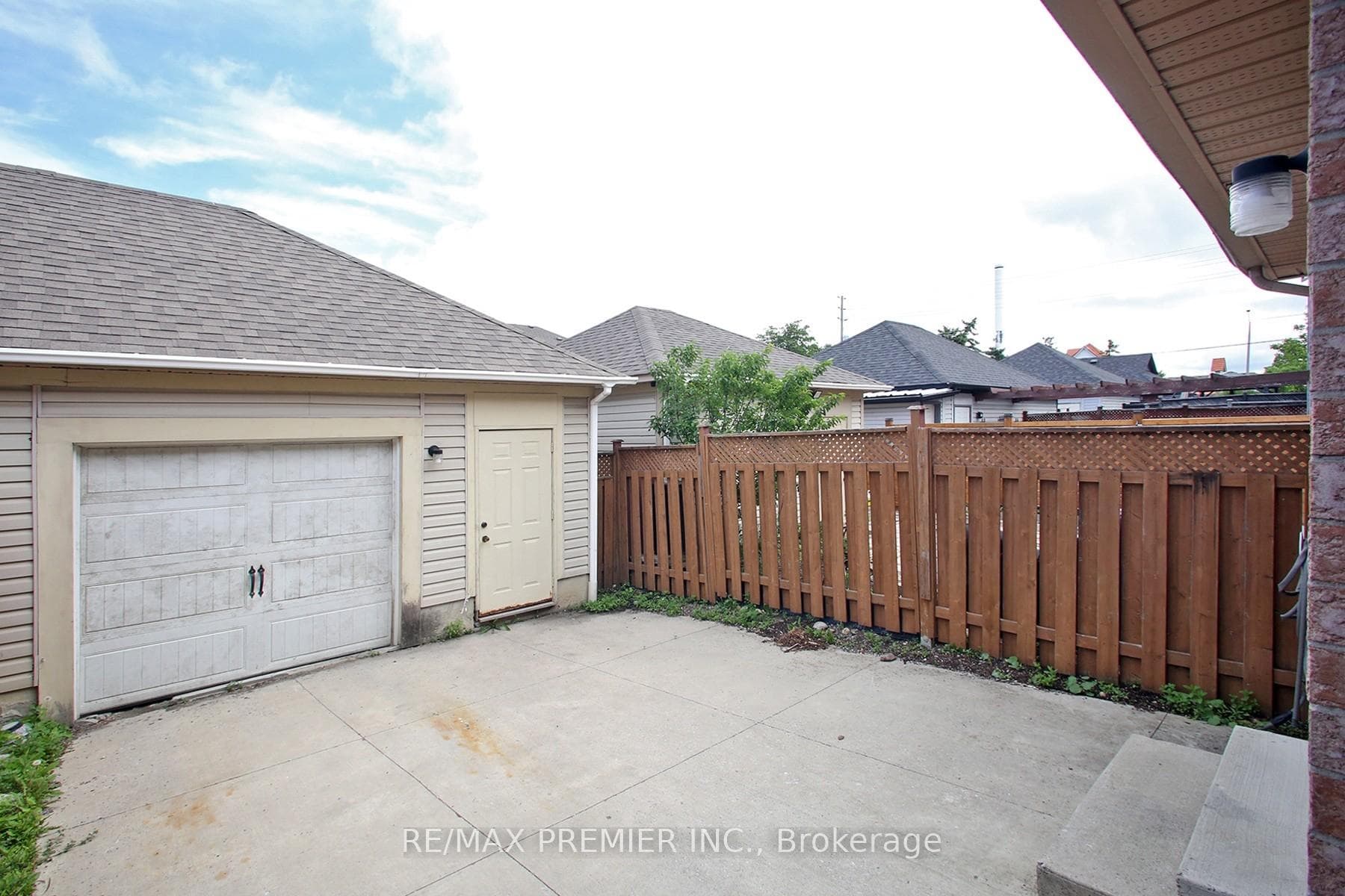 205 Equator Crescent photo 25