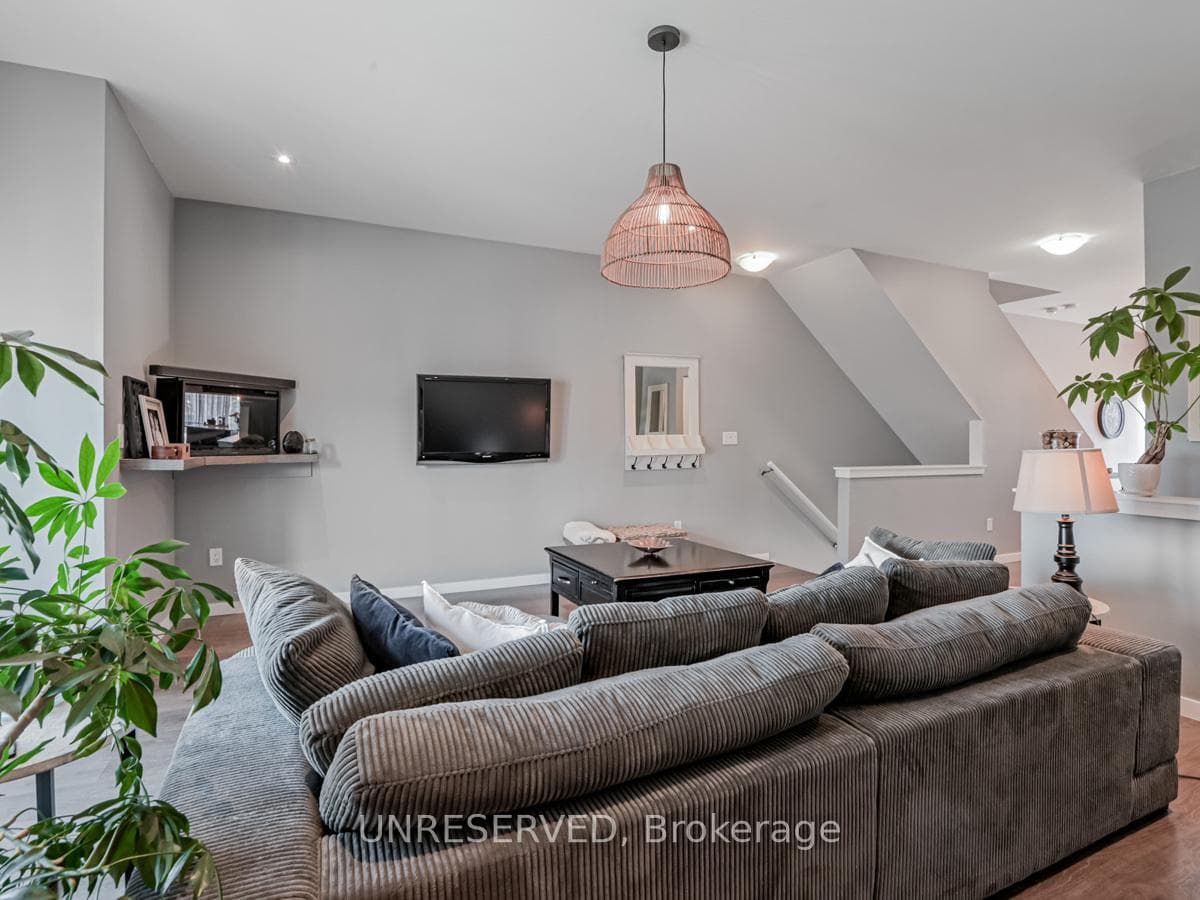 369 Essa Road Unit 17 photo 13
