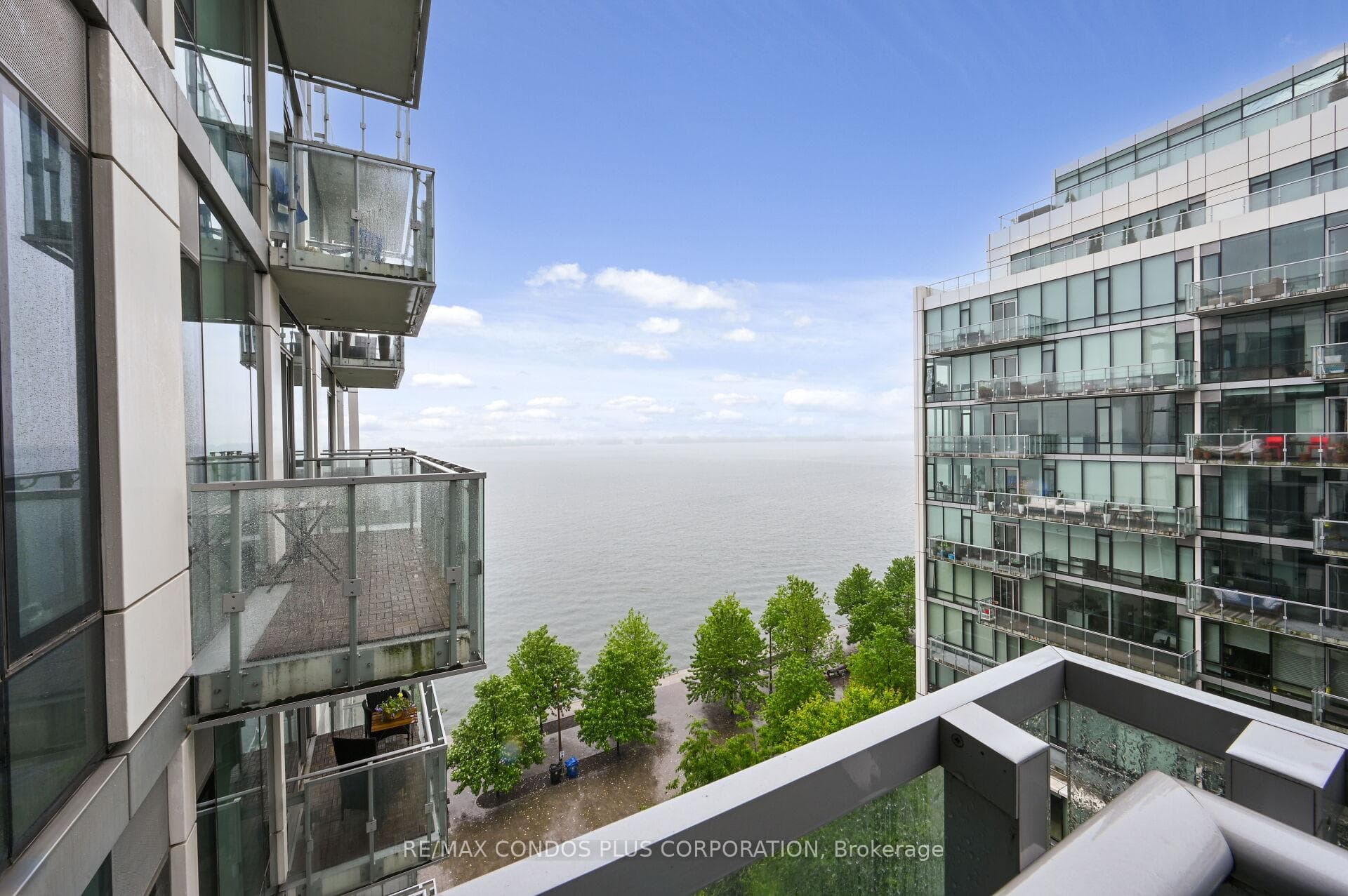 39 Queens Quay Unit 728 photo 7
