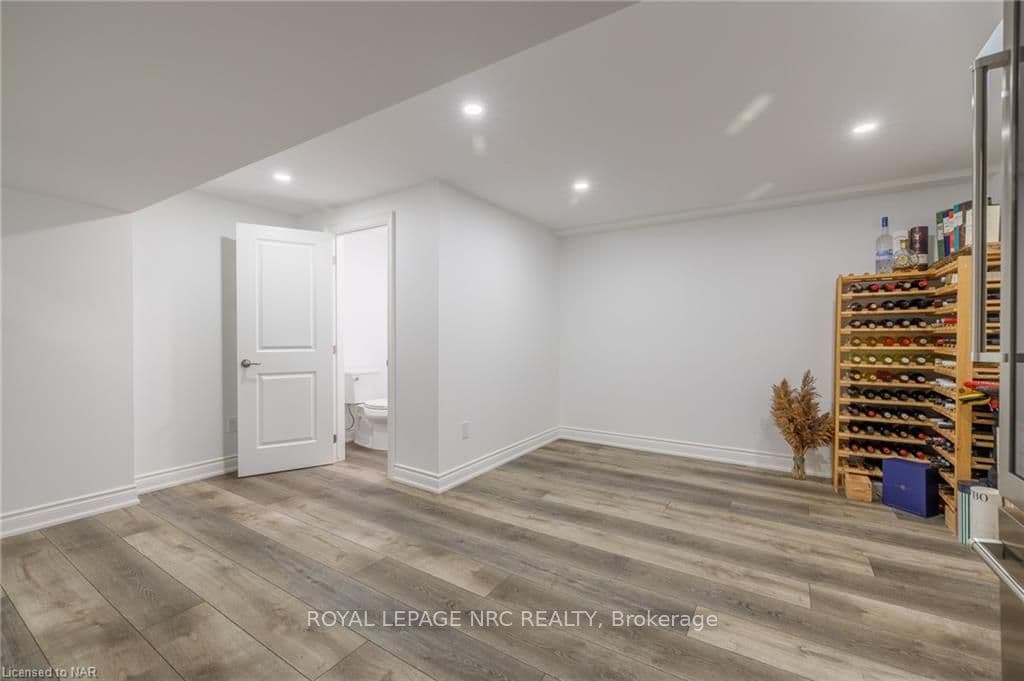 9284 SHOVELLER Drive photo 36
