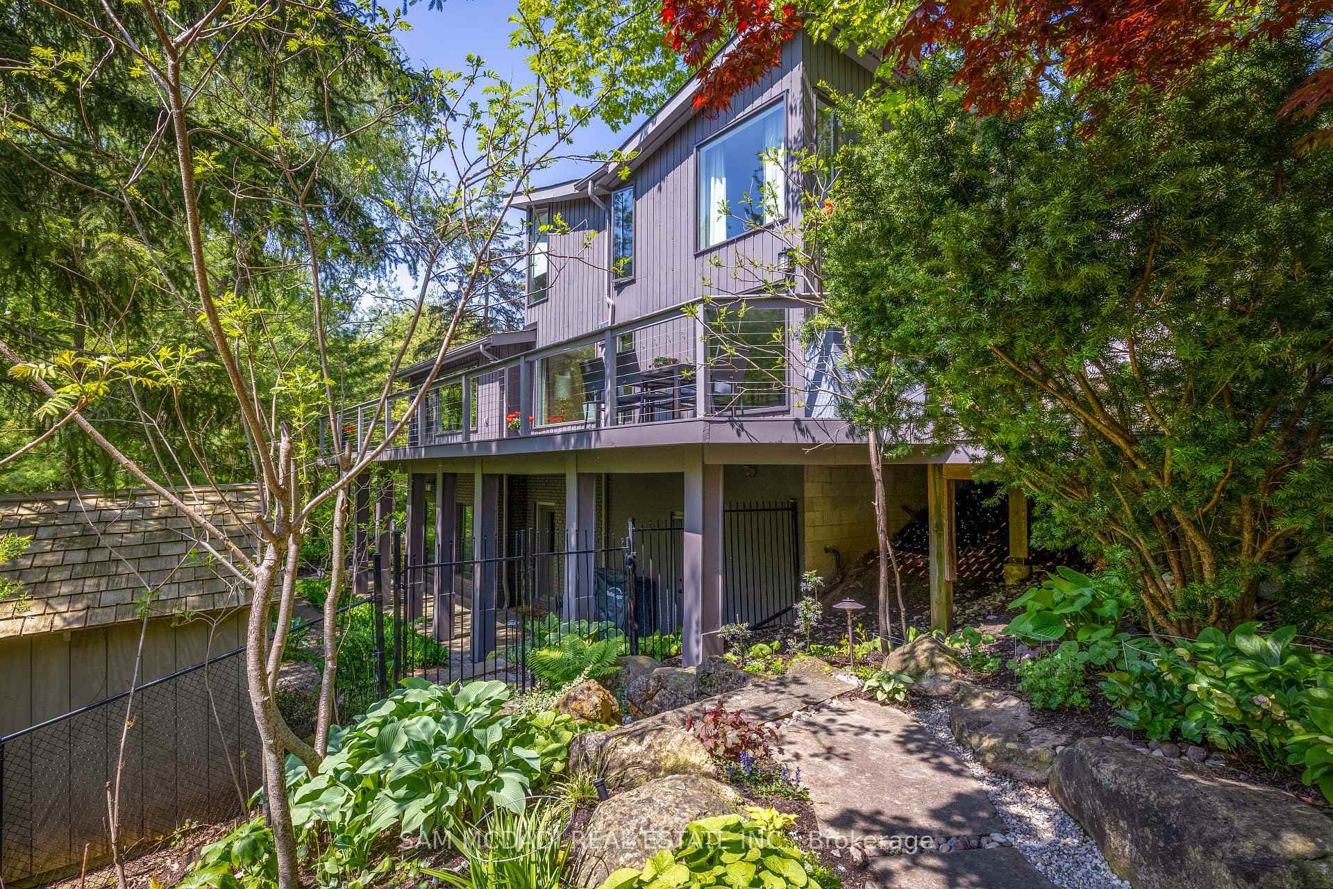 1273 Queen Victoria Avenue photo 41