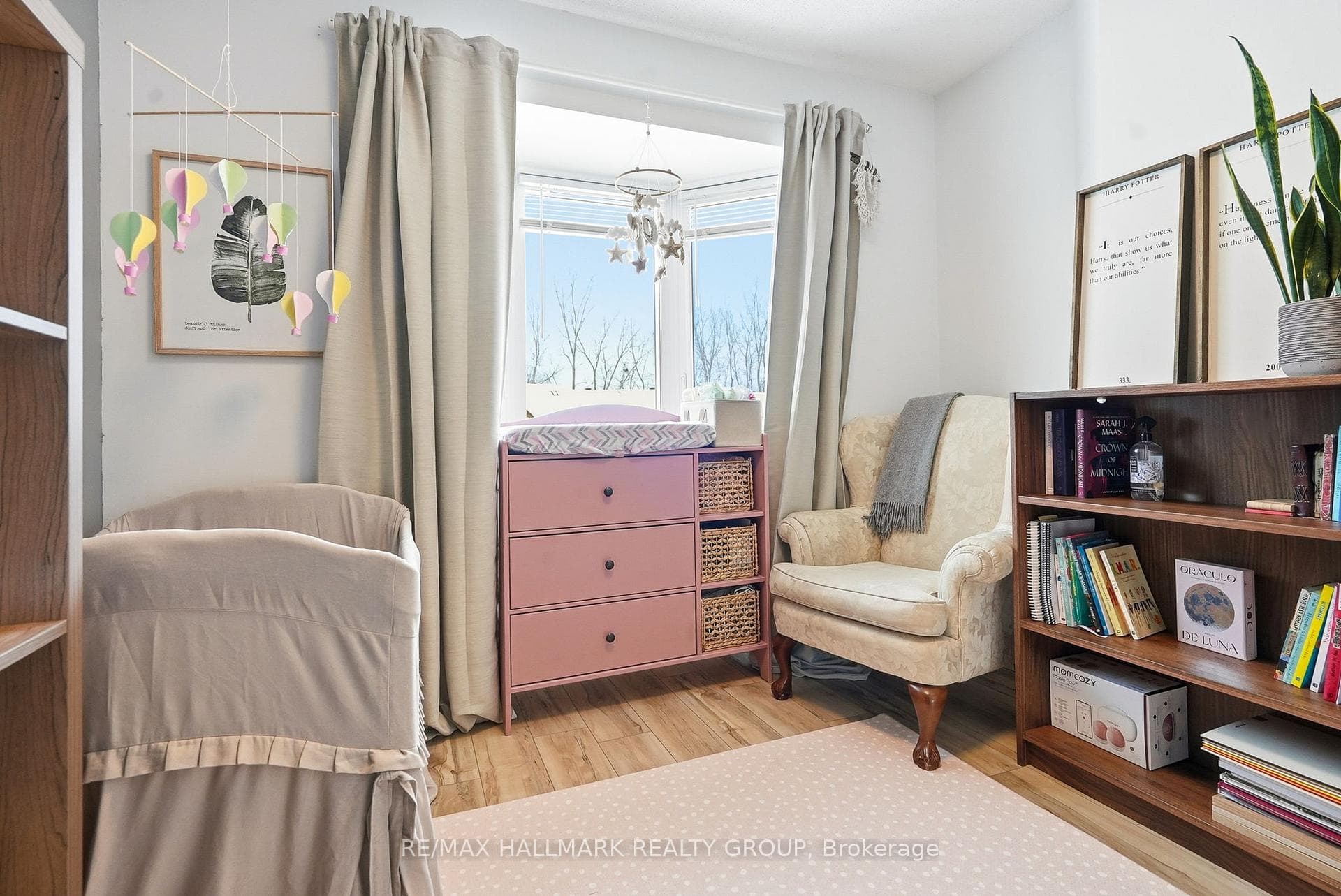 3RD BEDROOM W/BAY WINDOW