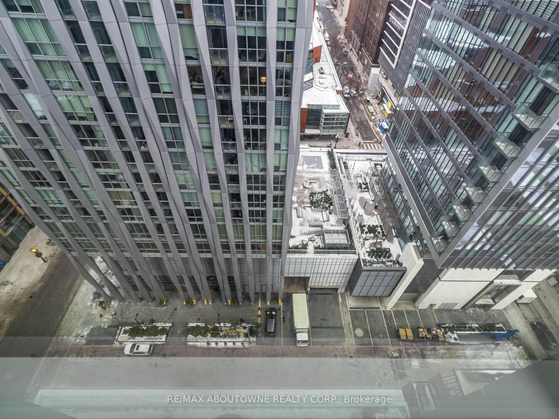 11 Yorkville Avenue Unit 1409 photo 32