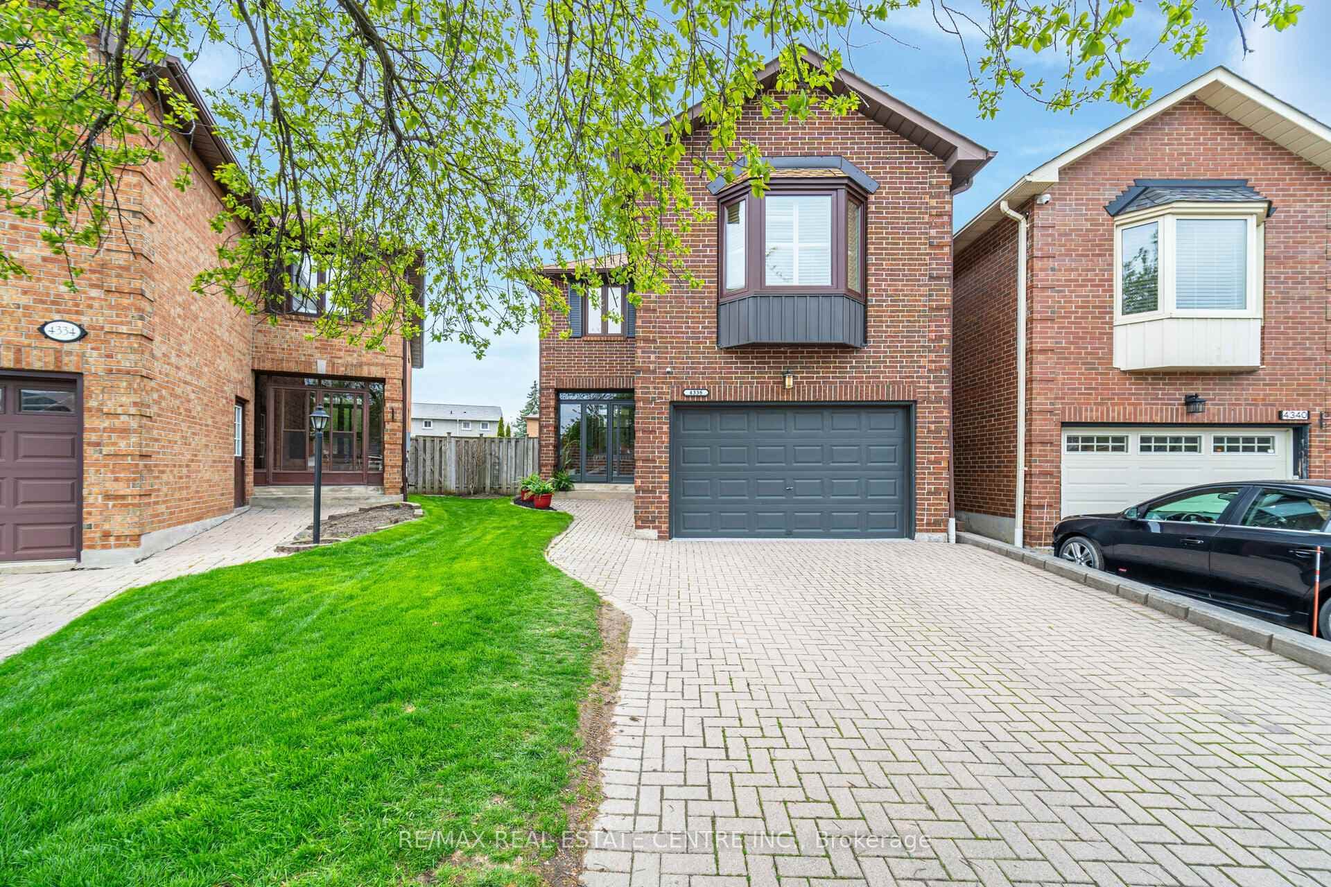 4338 Bacchus Crescent photo 2