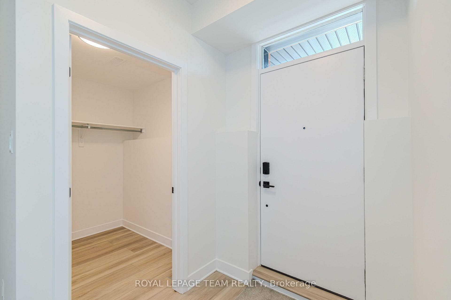 4787A BANK Street photo 9