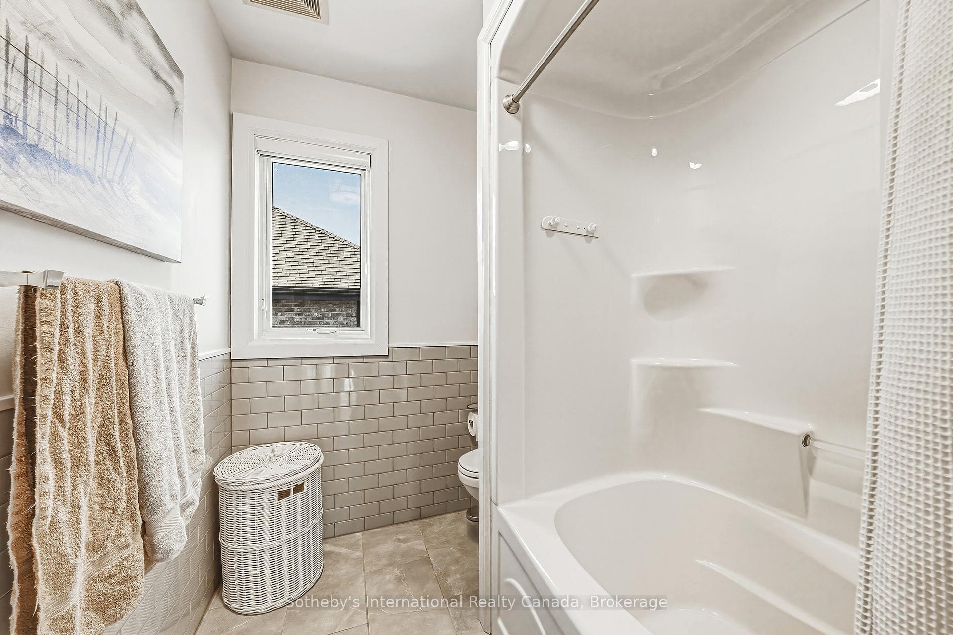Upper Main 3-piece Washroom Alternate