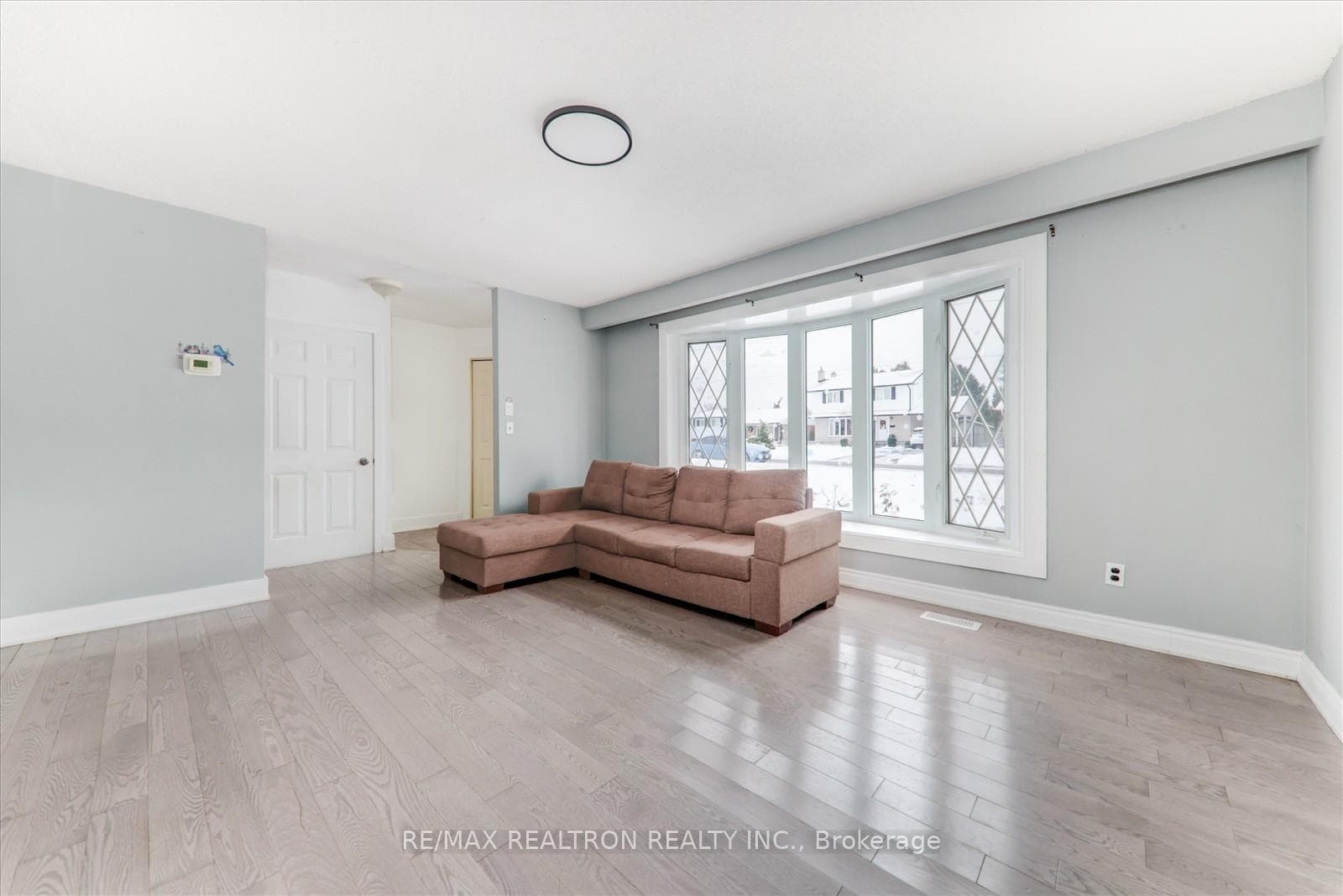 1188 Wakefield Crescent photo 8