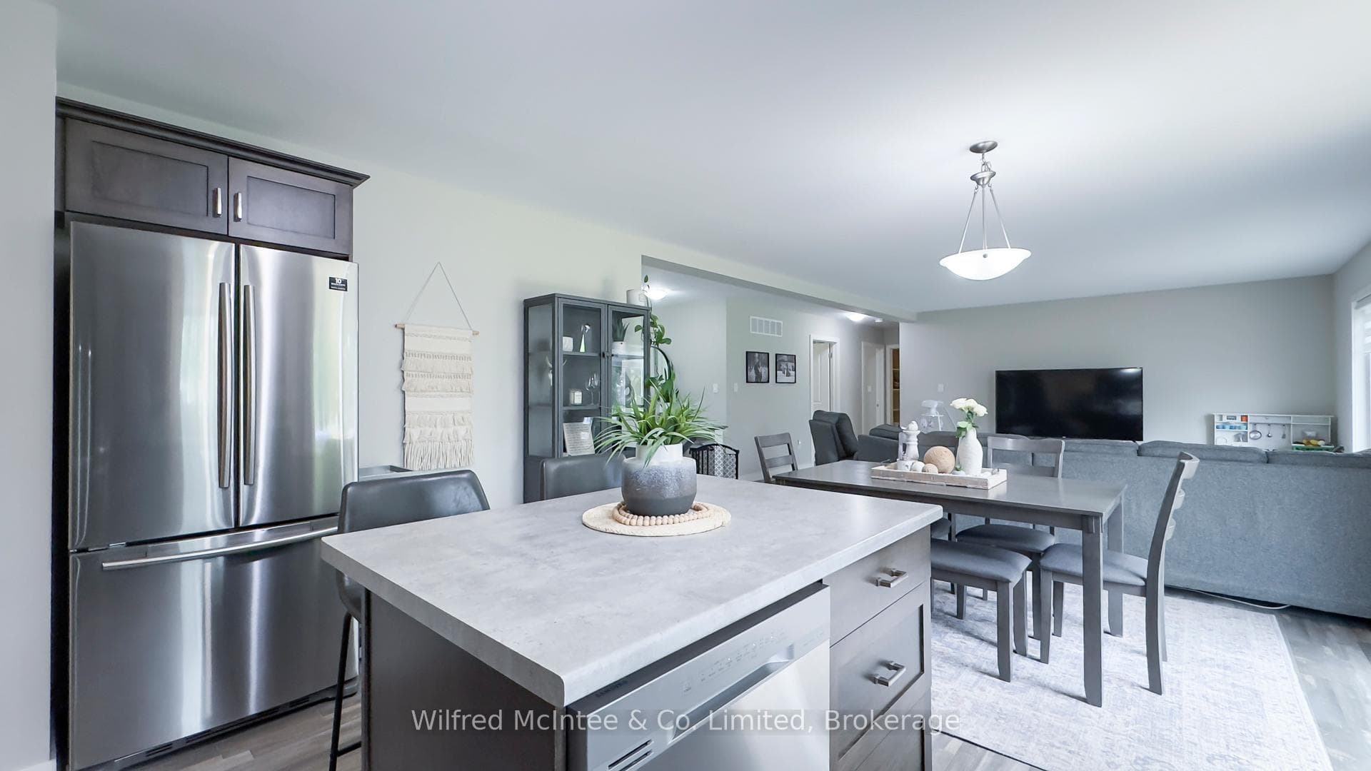 270 Albert Street photo 8