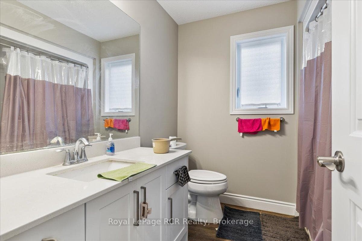38 Cobourg Lane photo 32
