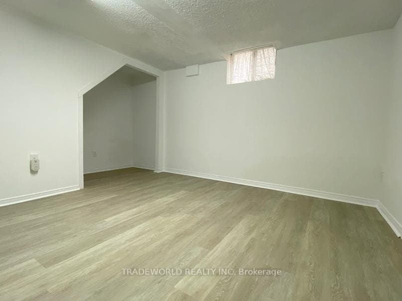 90 Petworth Crescent photo 18