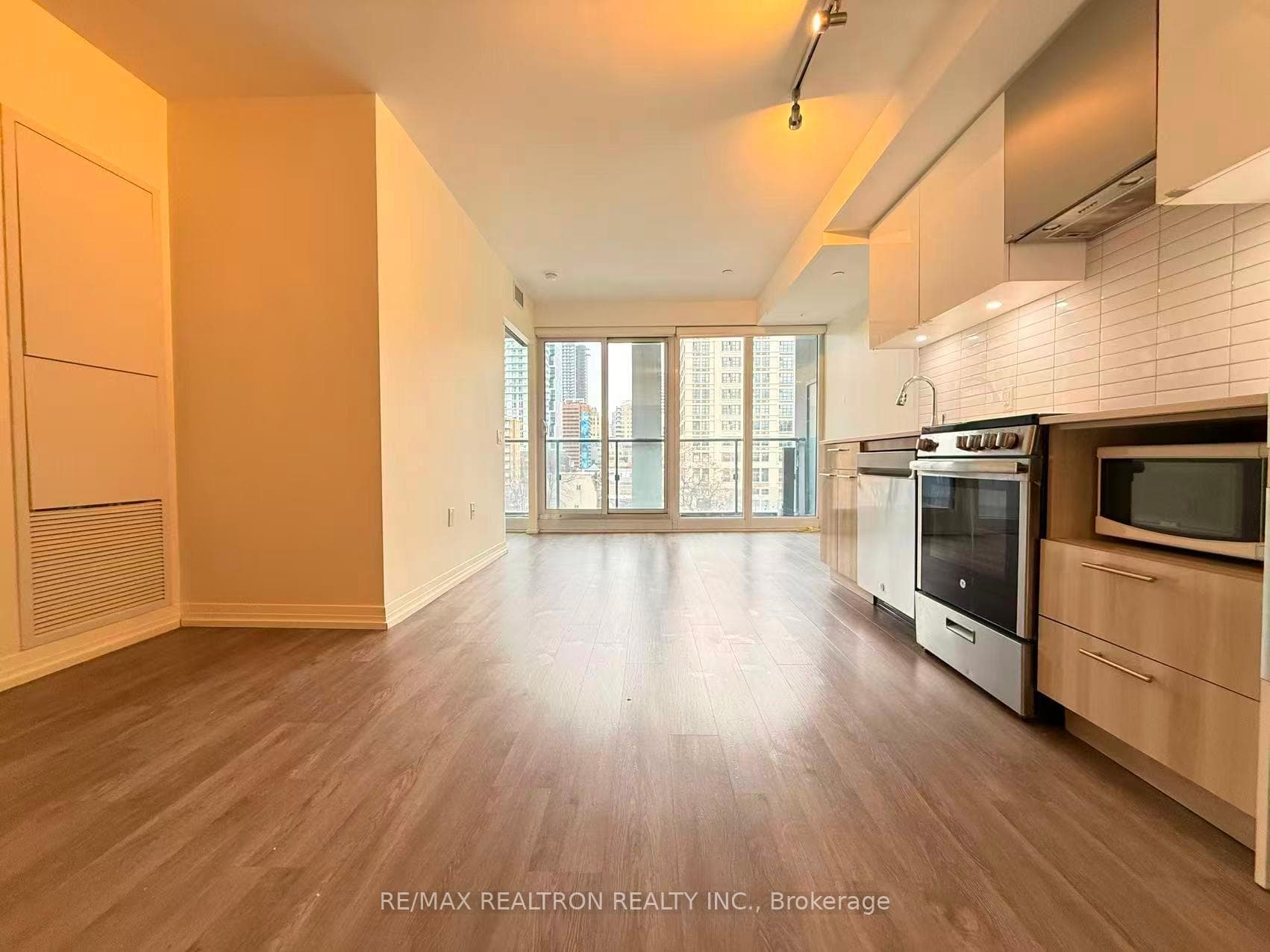251 Jarvis Street Unit 417 photo 5