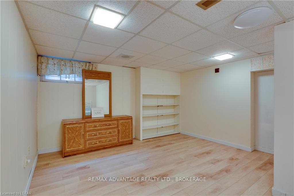 460 REGAL Drive photo 25
