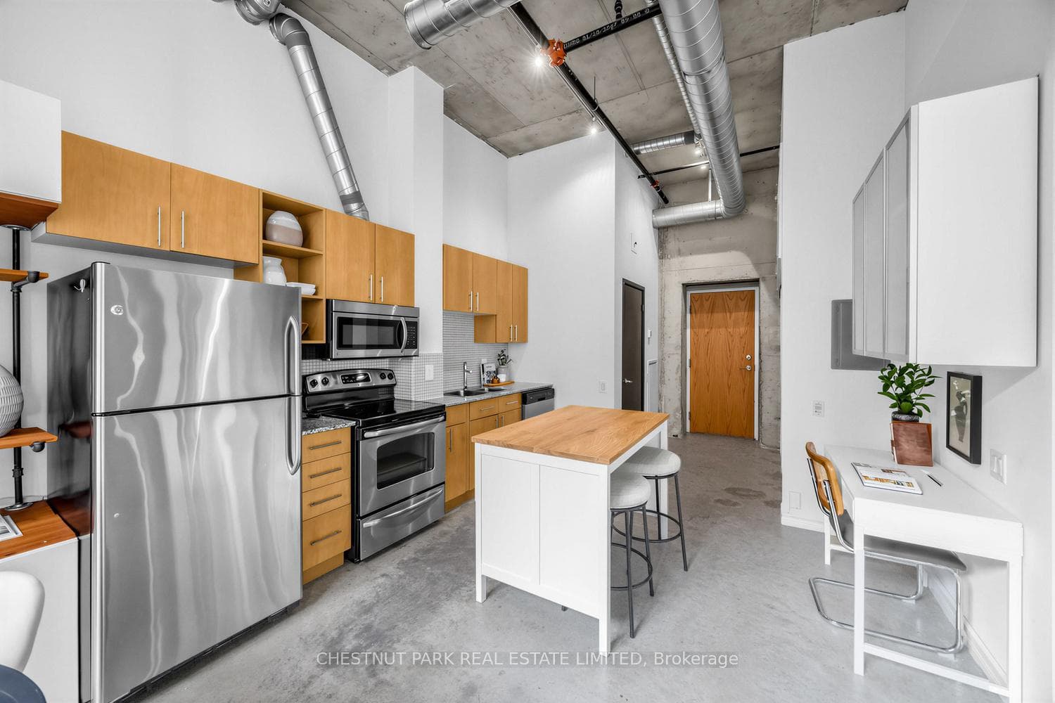 Full size kitchen appliances