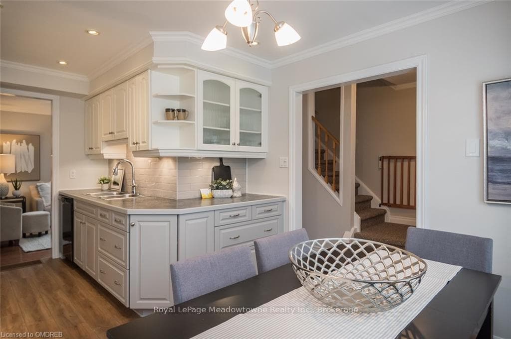 842 LAURIER Avenue photo 6