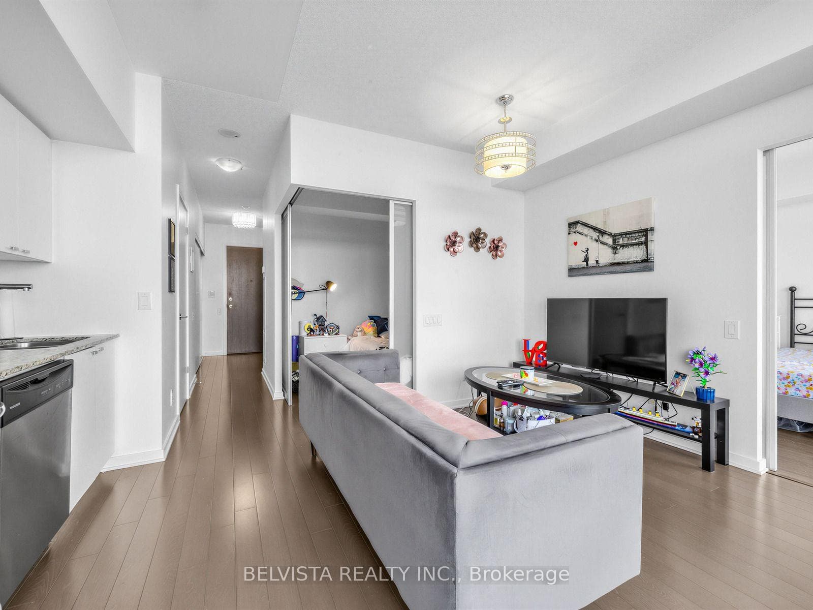 105 The Queensway Avenue Unit 805 photo 6