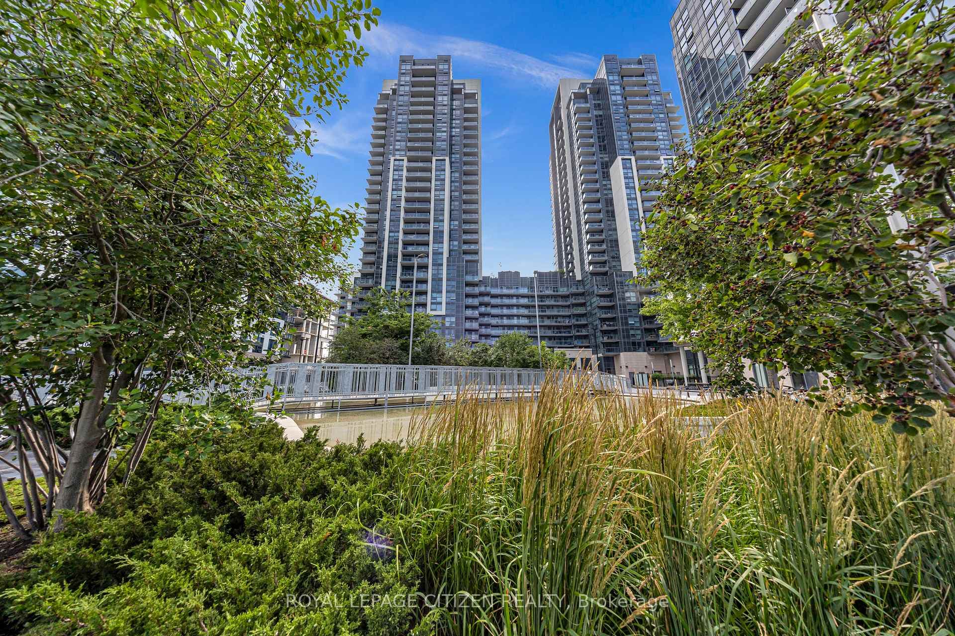 20 Meadowglen Place Unit 632 photo 1