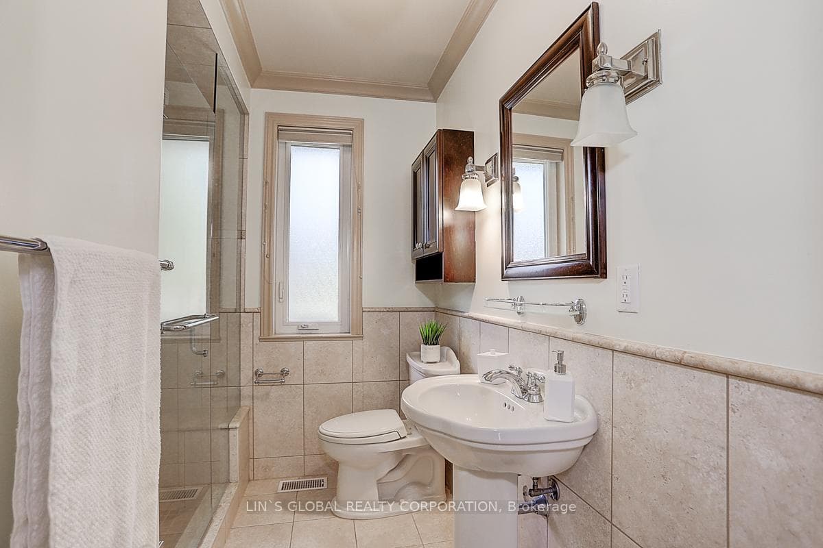 114 Arnold Crescent photo 33