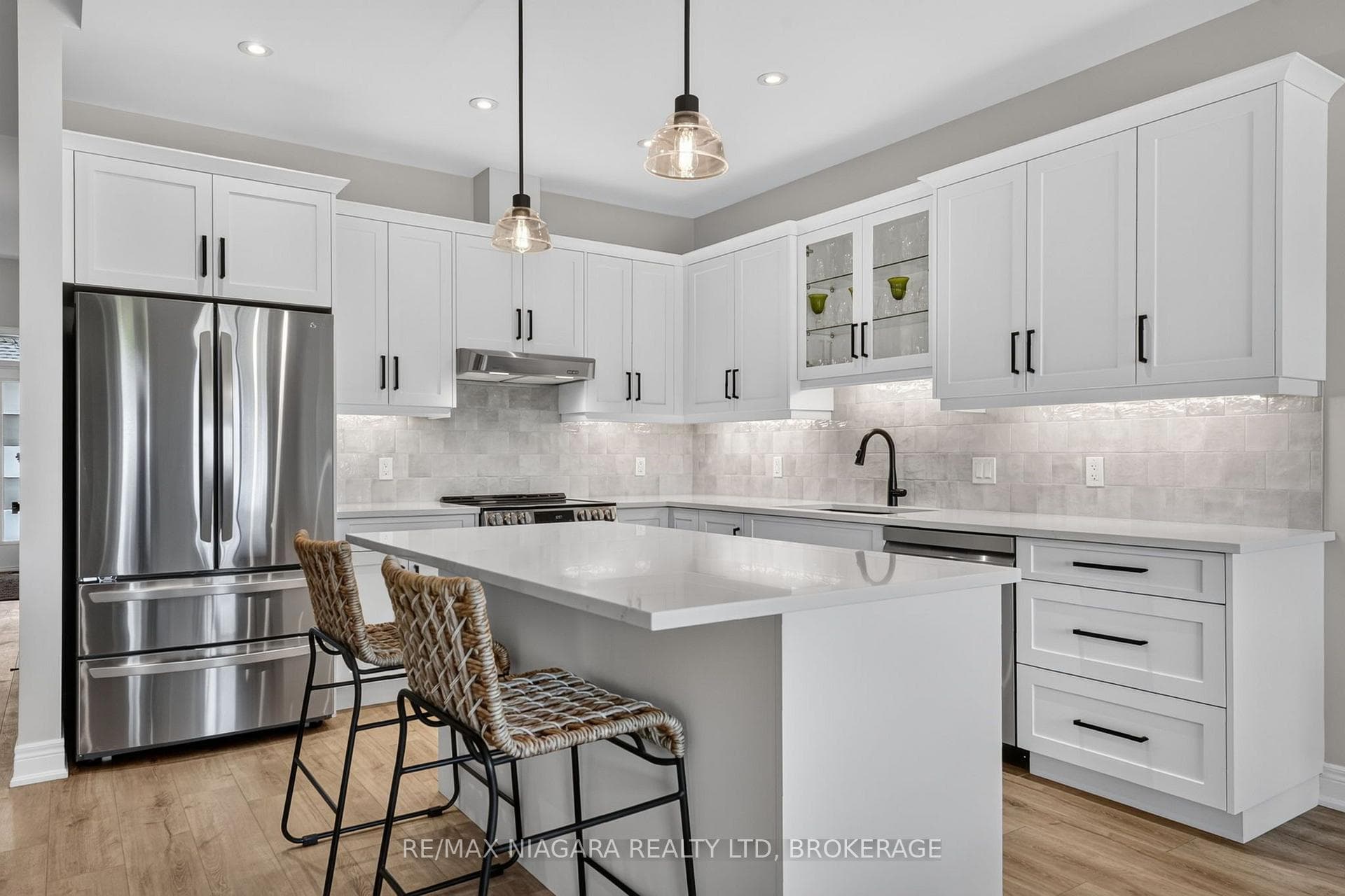 24 Peachtree Lane photo 16