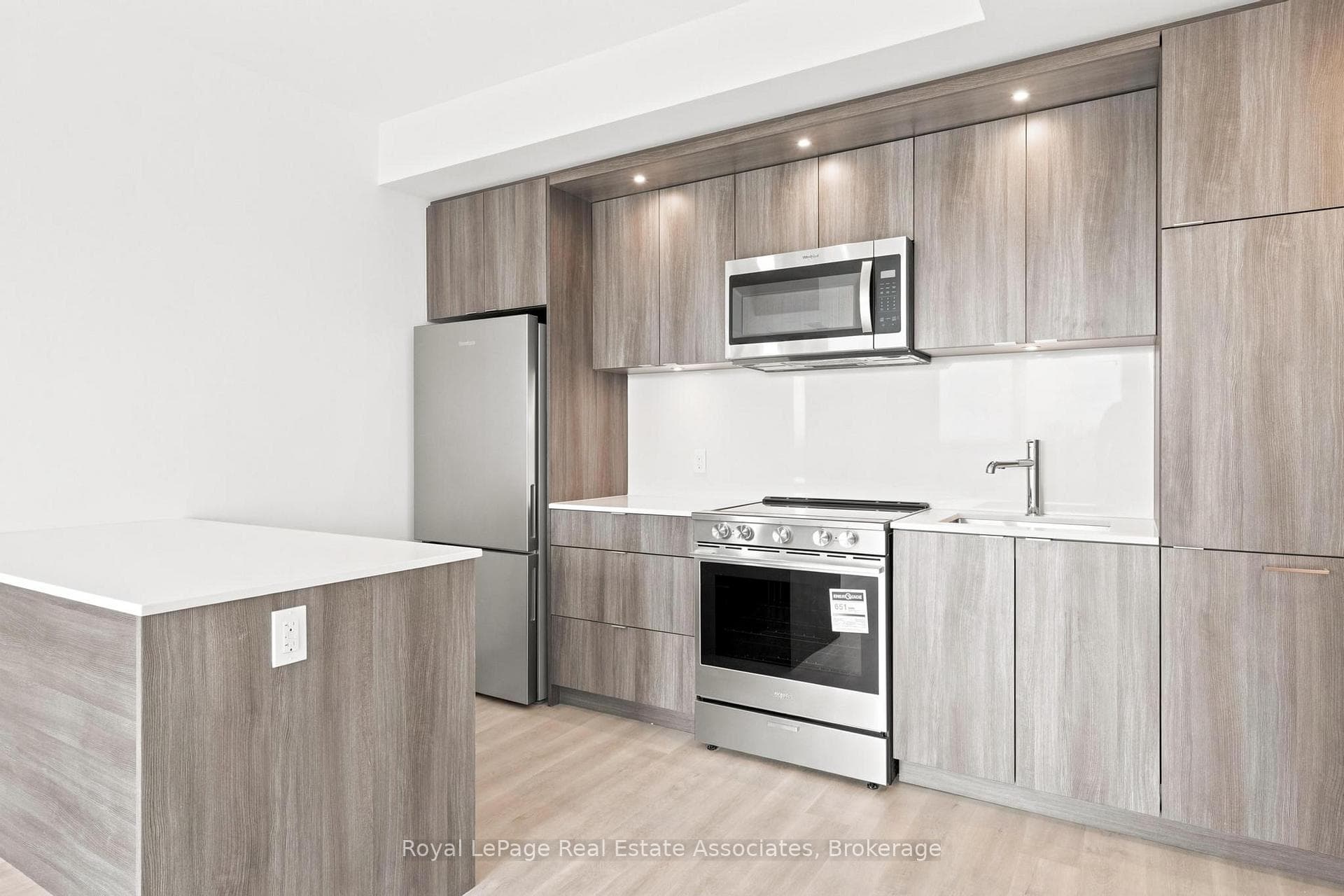 25 Cordova Avenue Unit 1812 photo 4