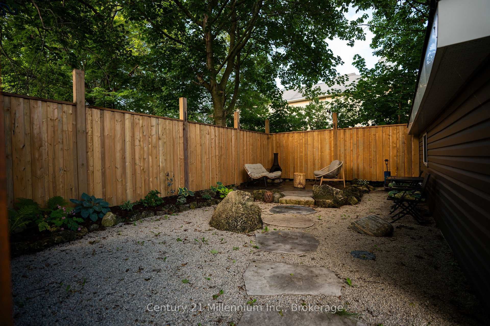 251 William Street photo 6