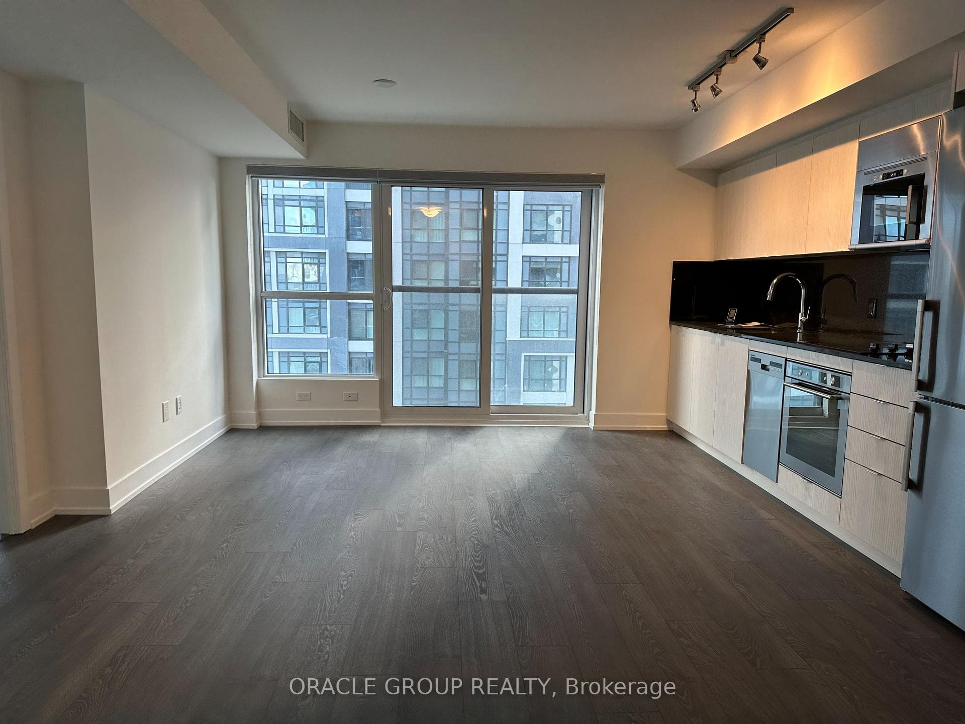 5 Mabelle Avenue Unit 730 photo 4