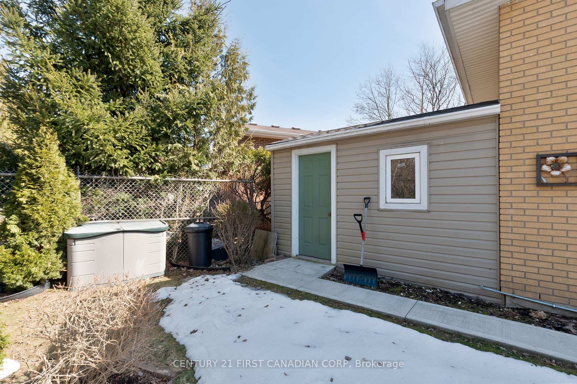 83 Tweed Crescent photo 36