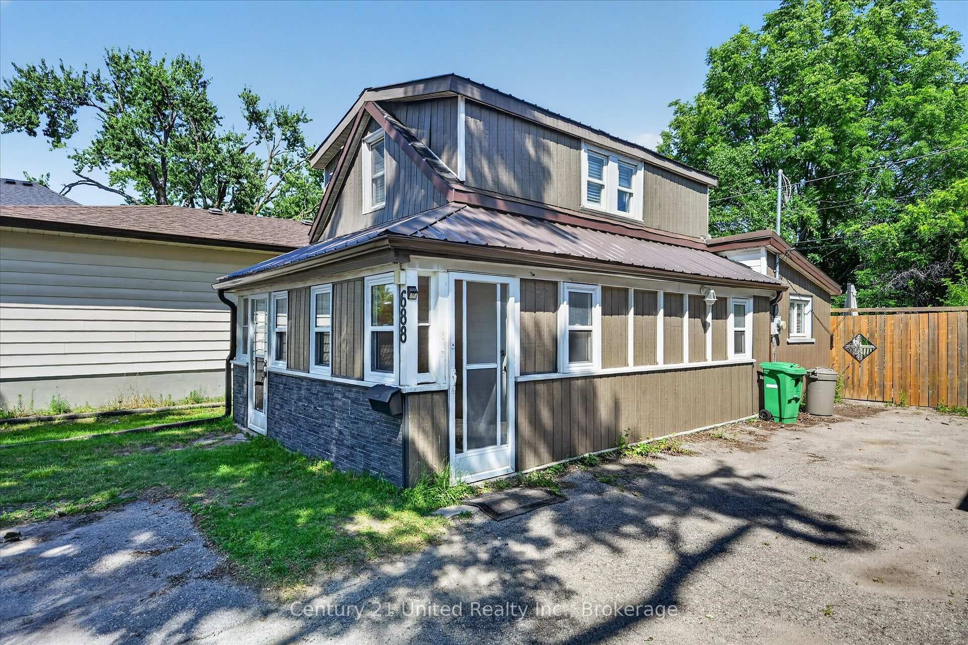 688 St Marys Street photo 6