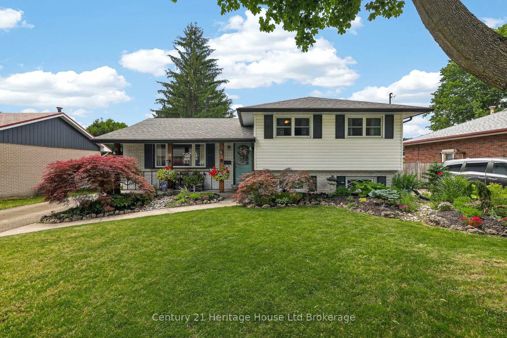 78 Lyndale Crescent photo 4