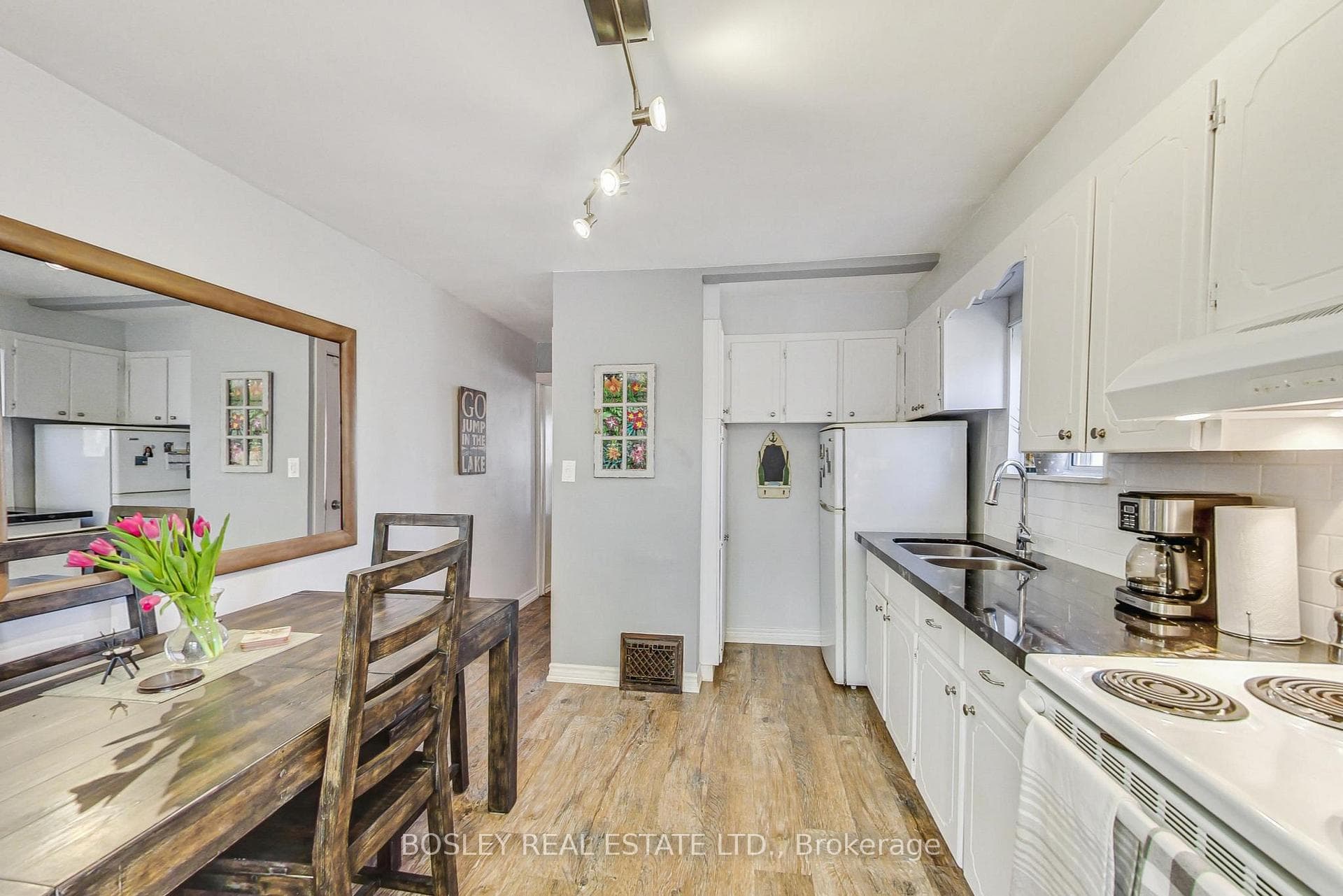 123 Walpole Avenue photo 9