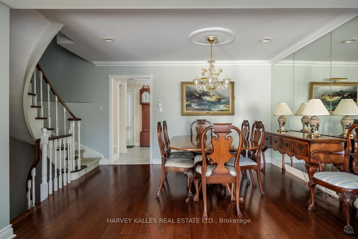 1374 Avenue Road photo 9