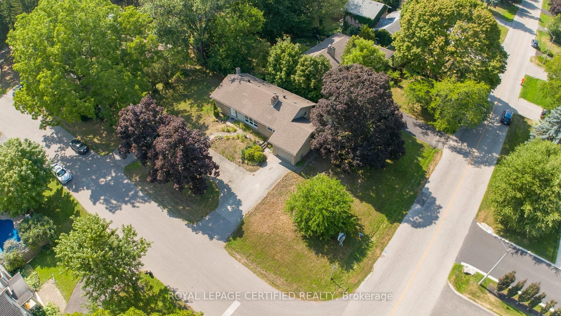 122 Selgrove Crescent photo 29