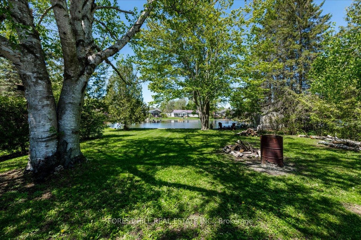 55 Poplar Crescent photo 22